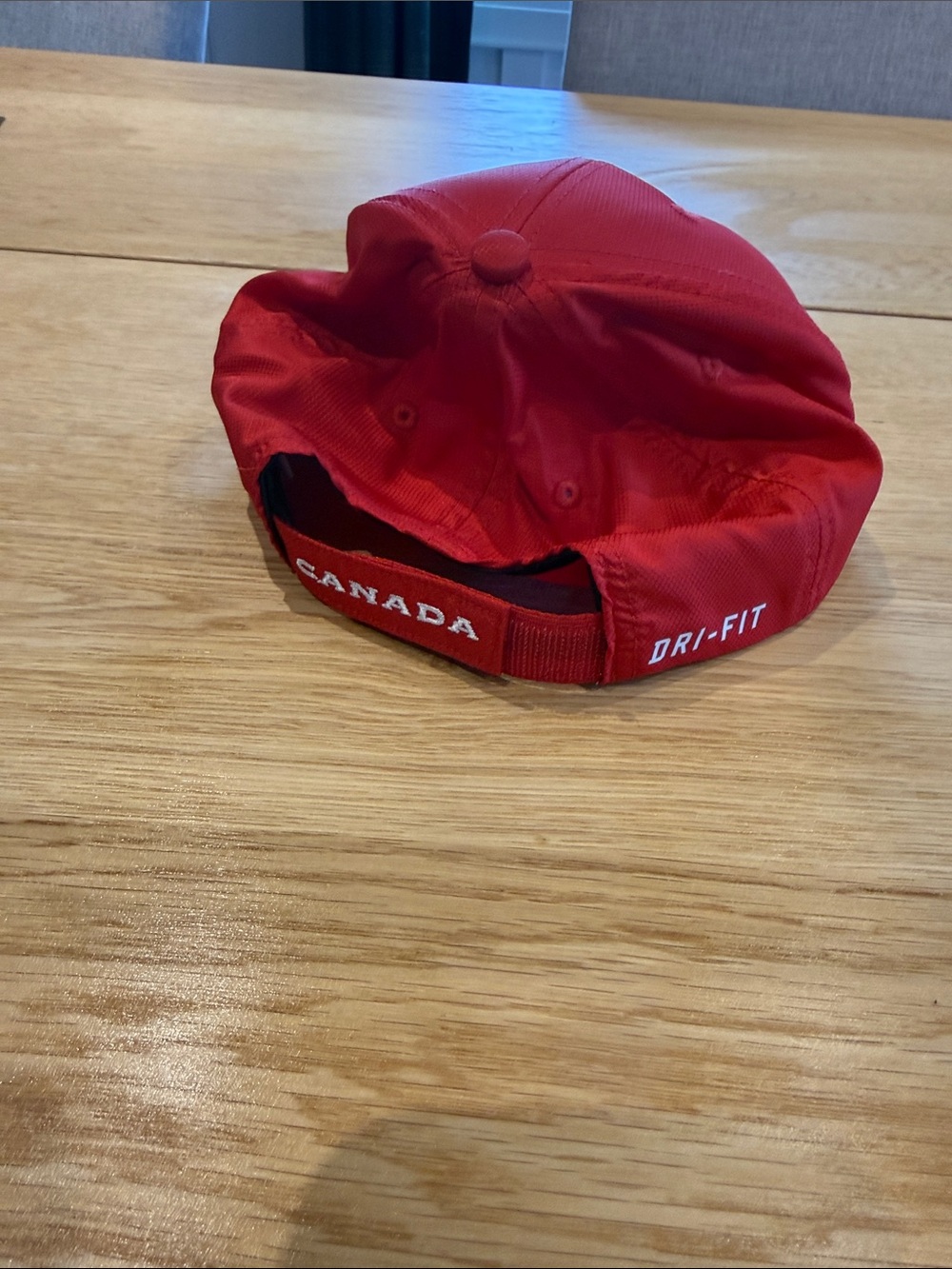 Nike Red Team Canada Maple Leaf Logo Cap - Picture 2 of 5